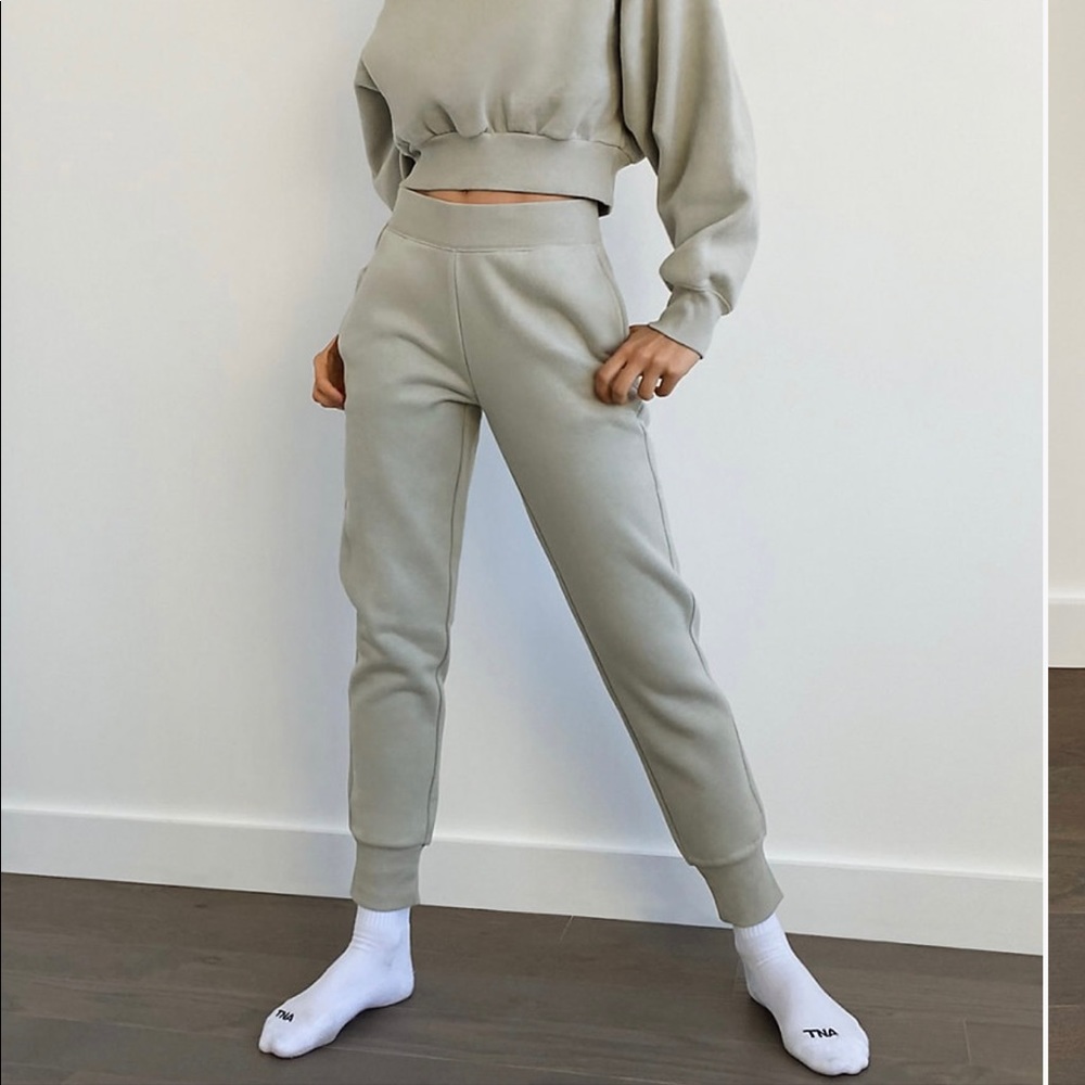 ARITZIA COZYAF PERFECT POCKET SWEATPANT